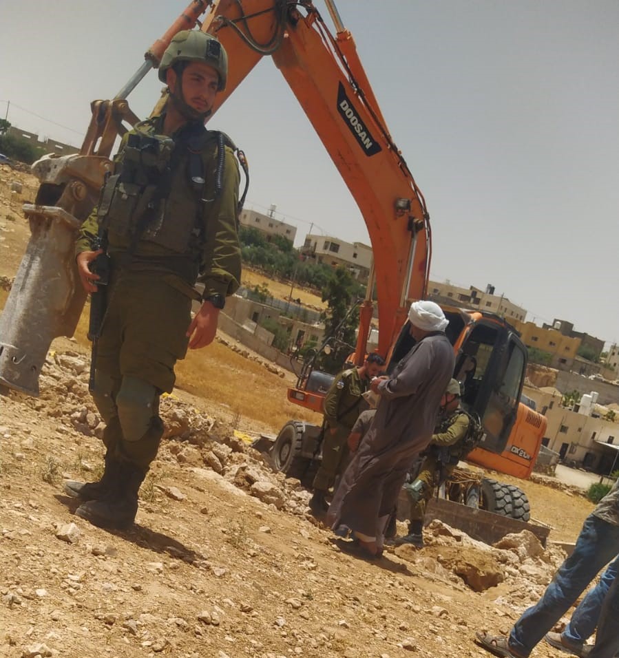 Hébron : l’occupation ravage une terre d’un citoyen 
