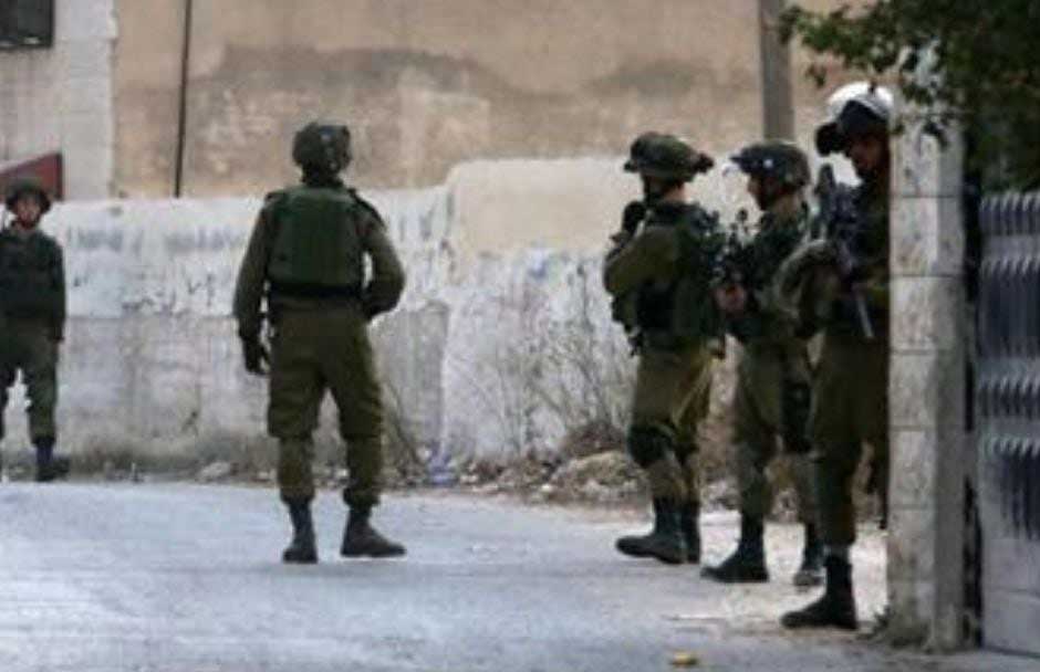 Les forces d’occupation israéliennes menacent un prisonnier libéré par un "bouquet de fleurs"