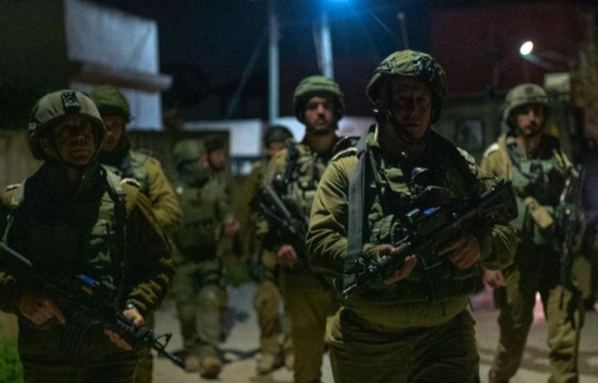 Les forces d’occupation israéliennes arrêtent 10 Palestiniens dont un ex-prisonnier en Cisjordanie occupée et la bande de Gaza