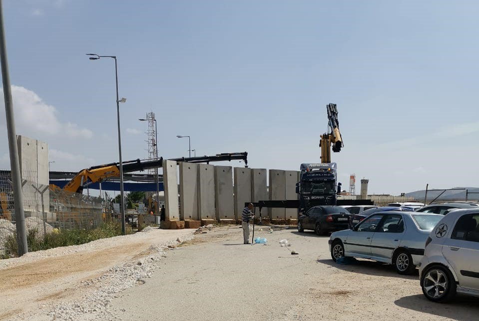 Construction israélienne d'une nouvelle section du mur de l'apartheid, au nord-est de Jénine