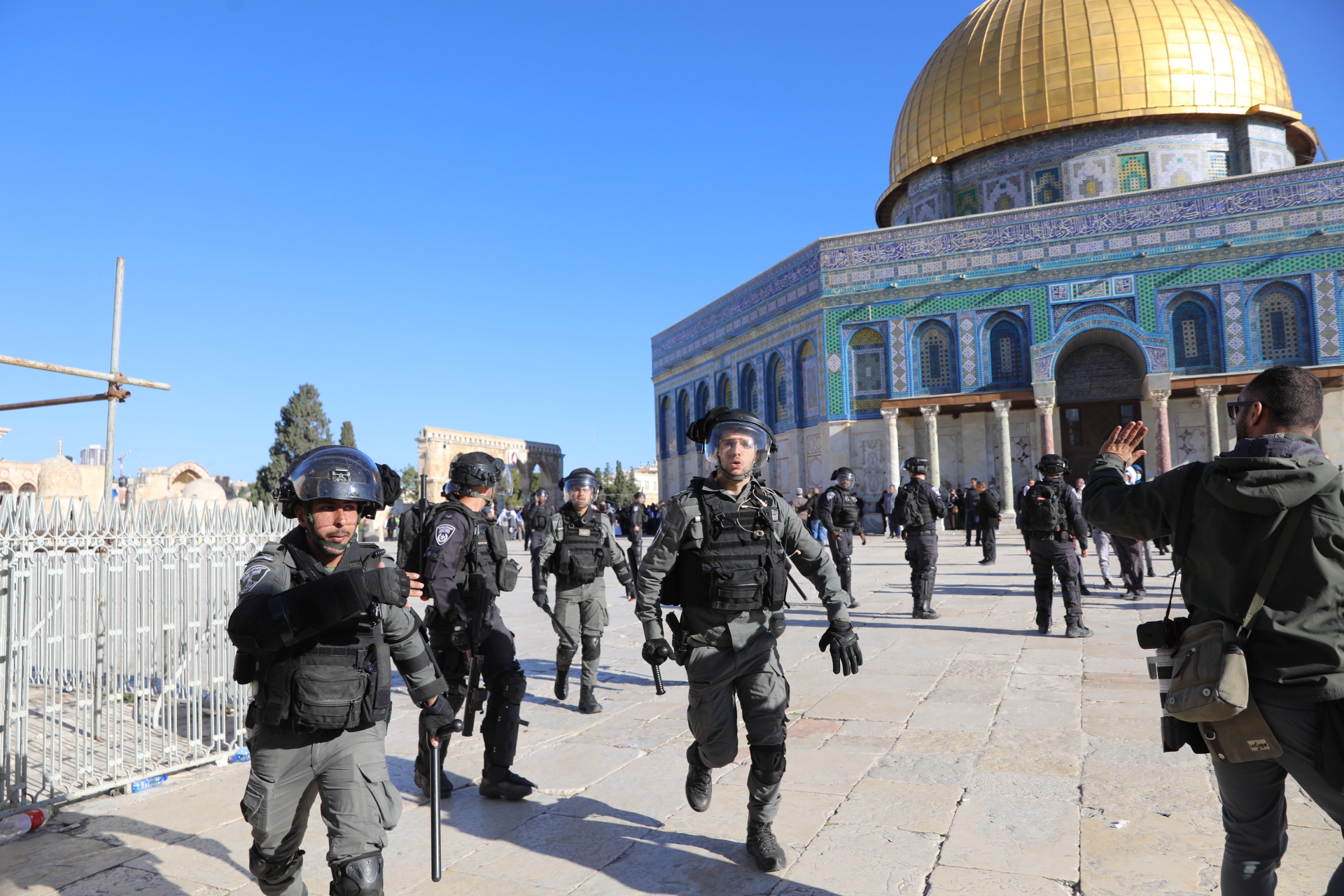 La communauté palestinienne exhorte l’administration Biden à intervenir pour protéger les fidèles à Al-Aqsa