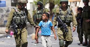 Les forces israéliennes d'occupation arrêtent un enfant de la vieille ville d'Hébron