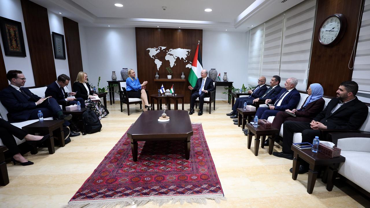 Le Premier ministre palestinien reçoit la ministre finlandaise des Affaires étrangères pour discuter de la situation en Palestine
