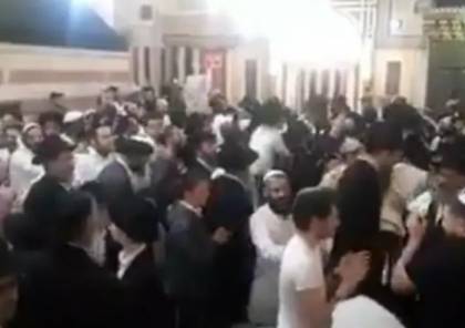 Pour la deuxième fois en moins d'un mois : les colons profanent la mosquée Ibrahimi et y organisent un concert