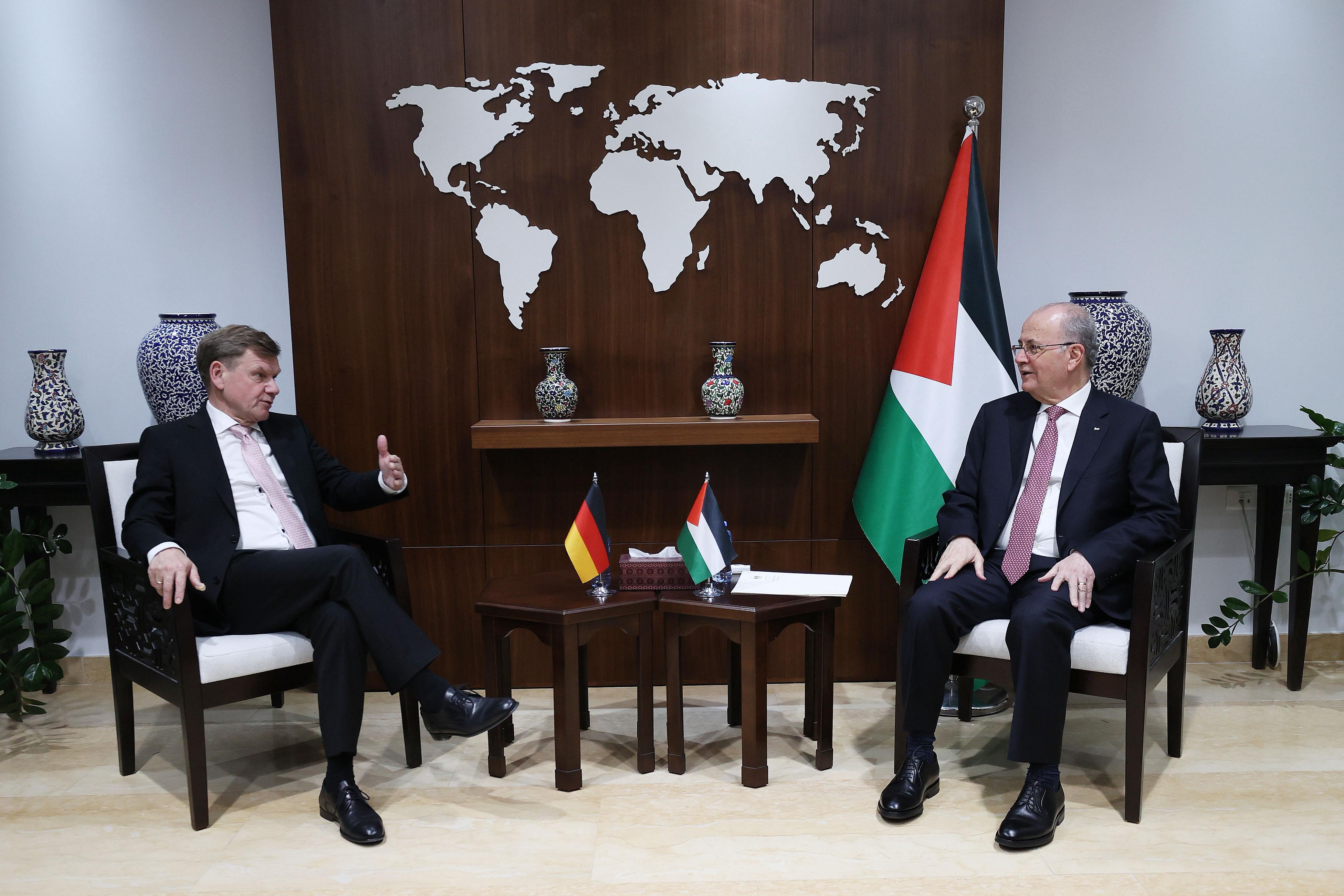 Mustafa, lors de sa réception du ministre allemand des Affaires étrangères : Mettre fin à l'occupation et établir un État palestinien est la voie vers la paix et la stabilité.