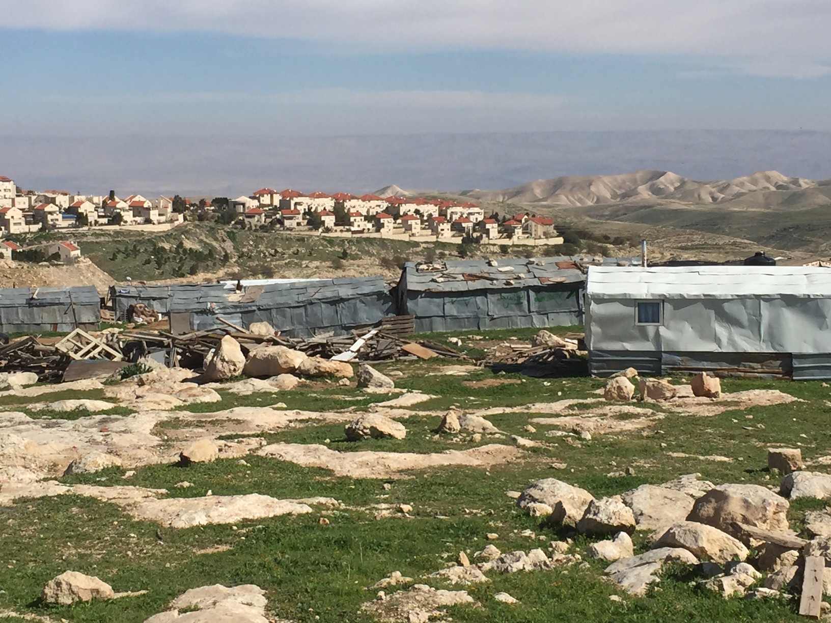 Tulkarem : l’occupation installe des caravanes sur les terres des citoyens  