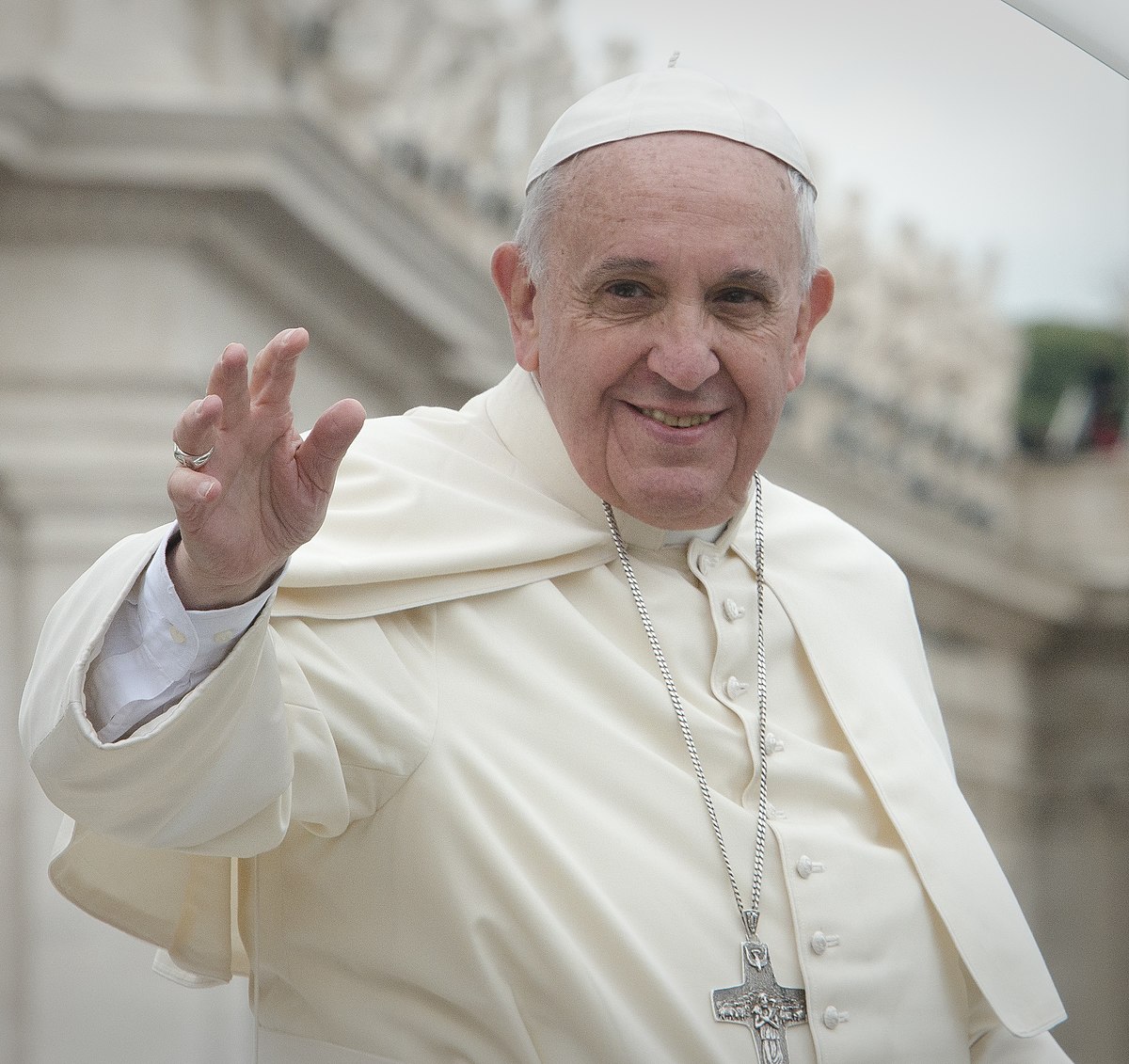 Le pape François appelle la communauté internationale à mettre fin à la violence au Moyen-Orient