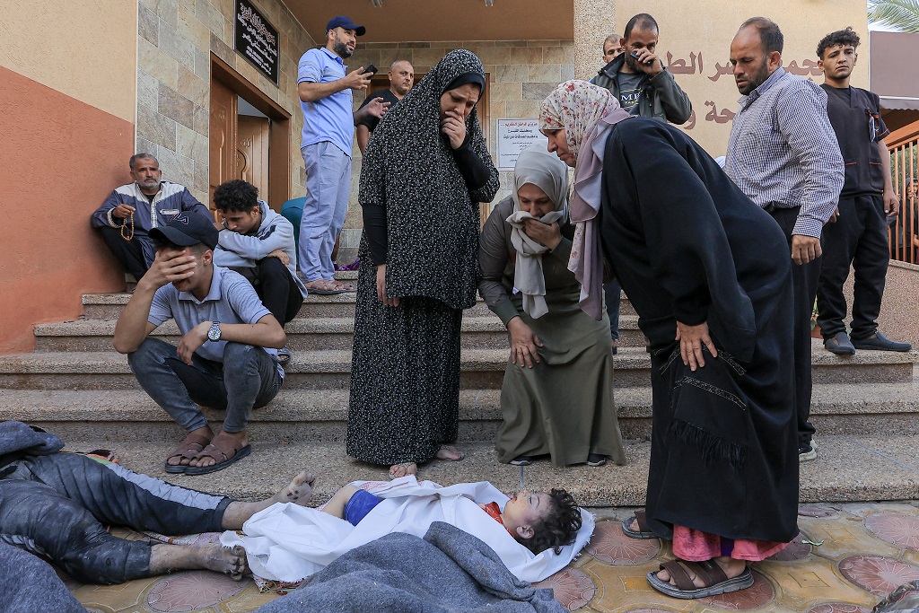 Au moins 10 martyrs dans un bombardement contre un café au centre de Khan Yunis