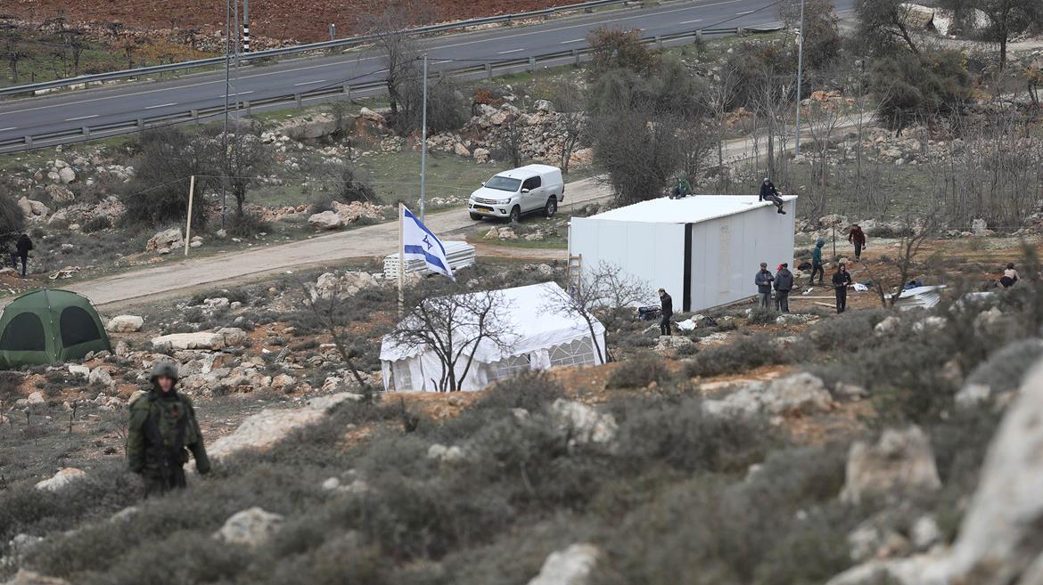 Des colons israéliens établissent un avant-poste colonial au sud de Naplouse