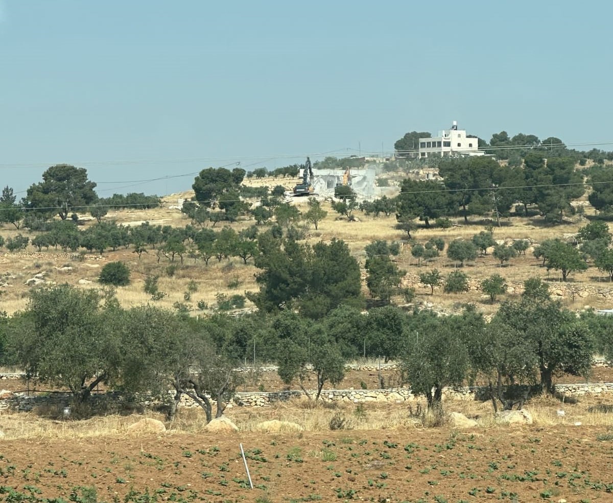 Des bulldozers israéliens démolissent une maison palestinienne à l’est d’Hébron