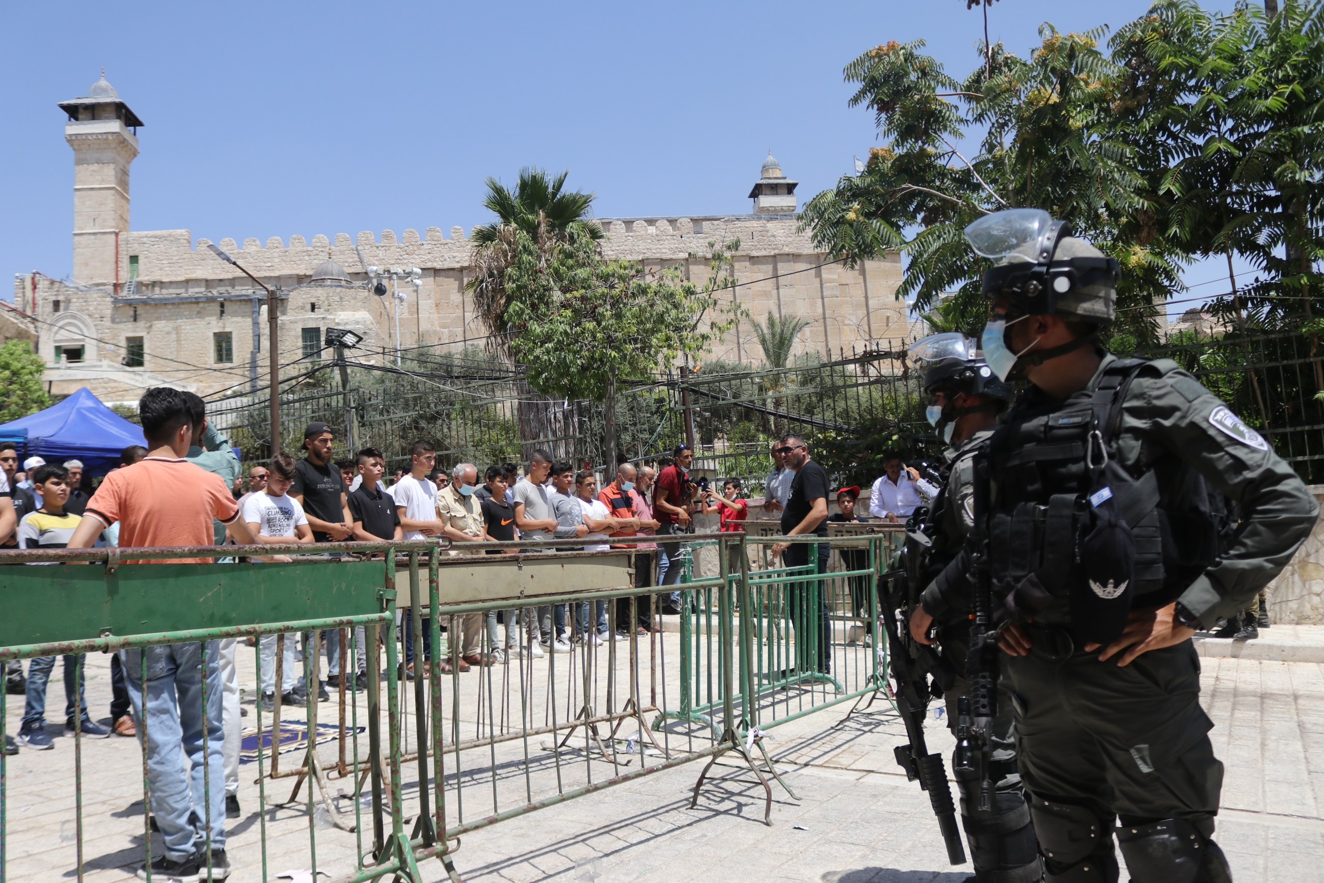 L’armée d’occupation renforce ses mesures militaires à proximité de la mosquée Ibrahimi à Hébron