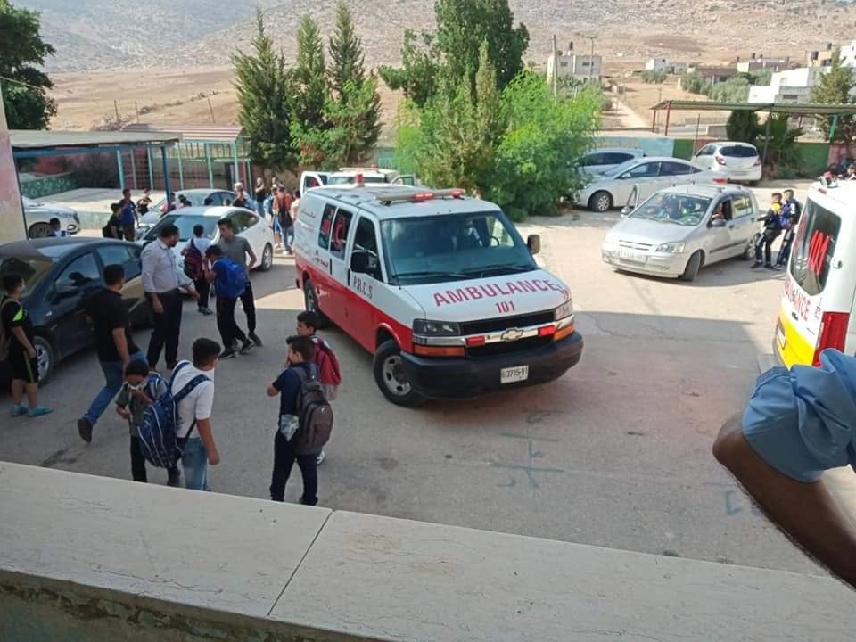 L’armée israélienne cause plusieurs cas d’asphyxie entre des élèves lors d’une invasion contre une école près de Tubas