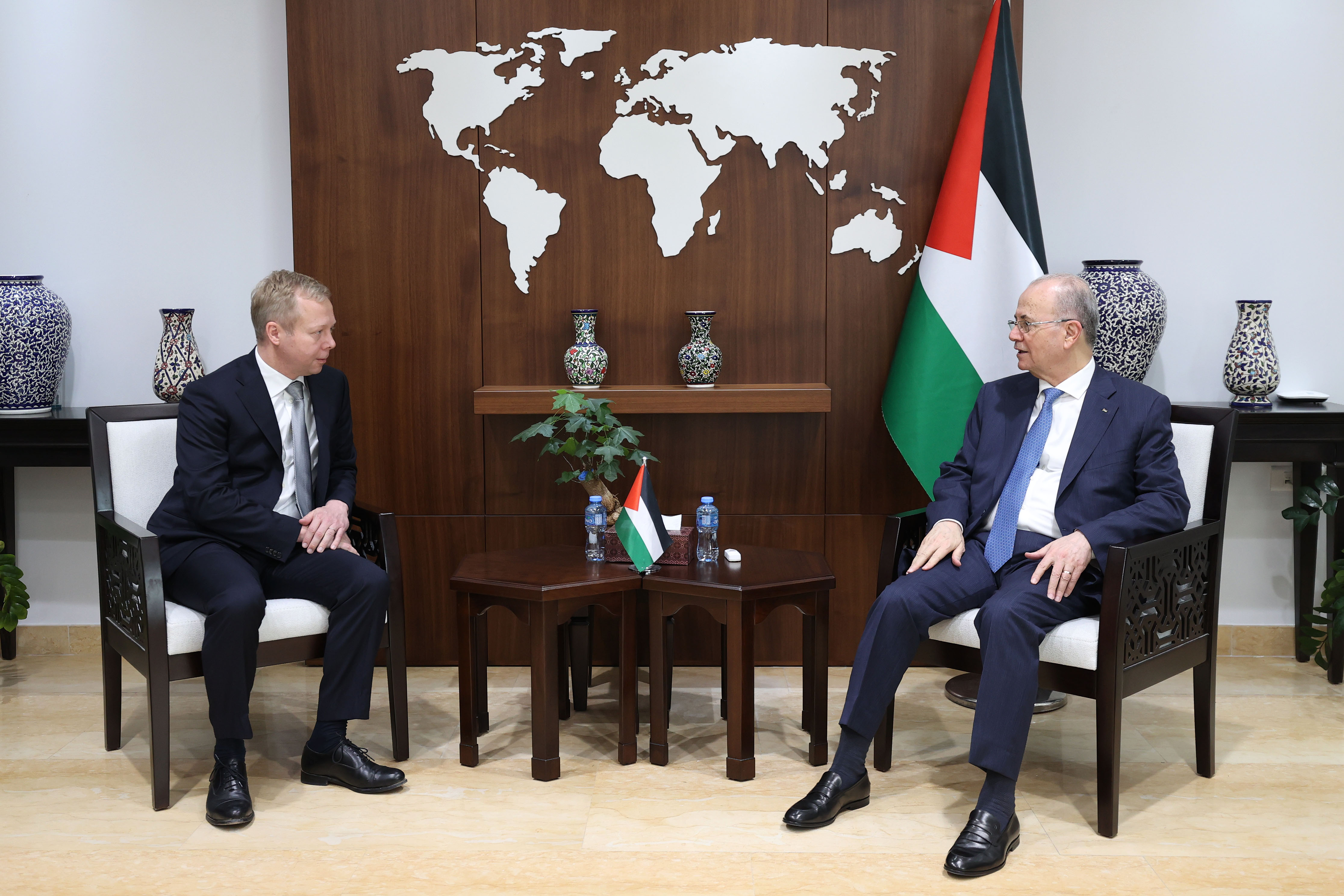 Le Premier ministre discute avec Kopmans de l'ensemble des développements sur la scène palestinienne