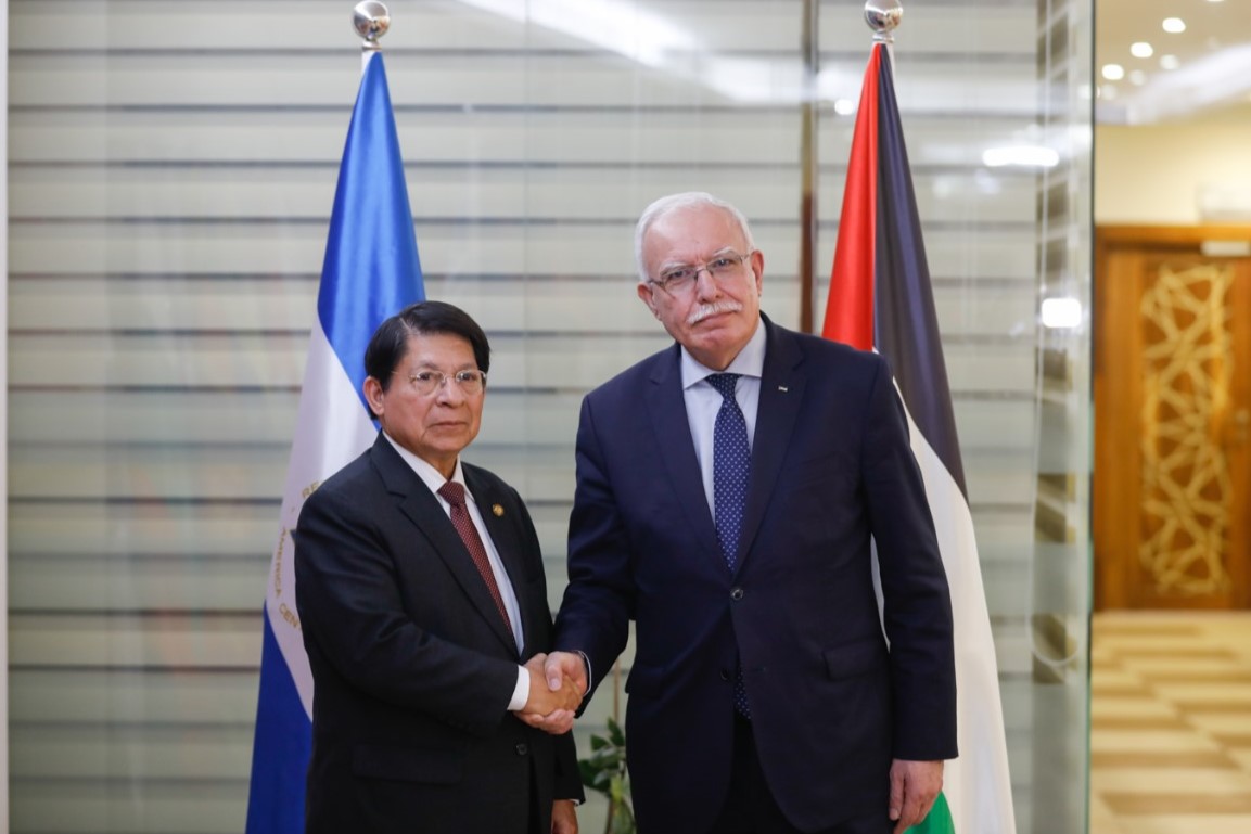 Al-Maliki reçoit une délégation de haut niveau de la République du Nicaragua, dirigée par le ministre des affaires étrangères