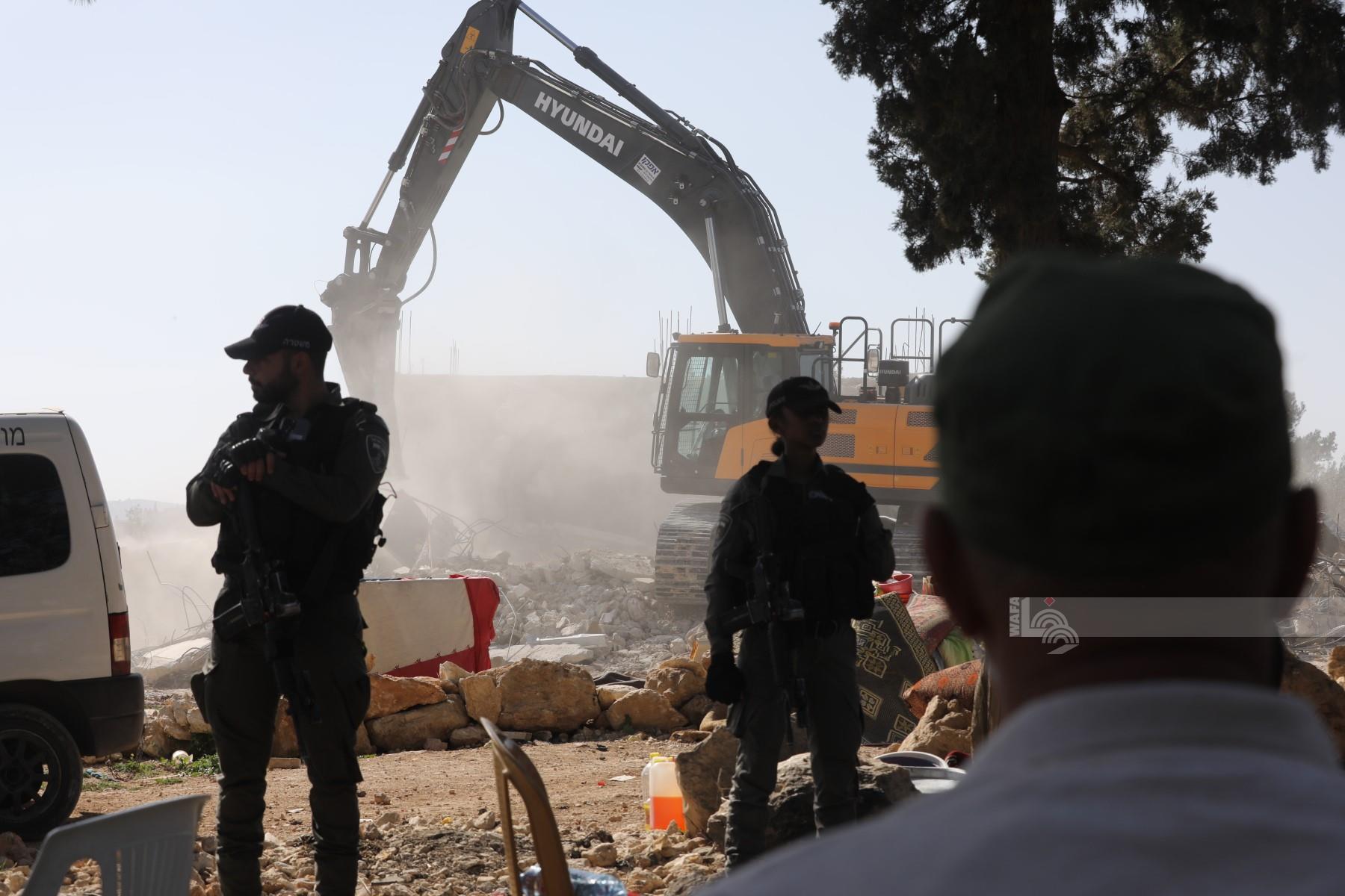 L'occupation démolit une maison et une installation agricole à Hizma et Jéricho 