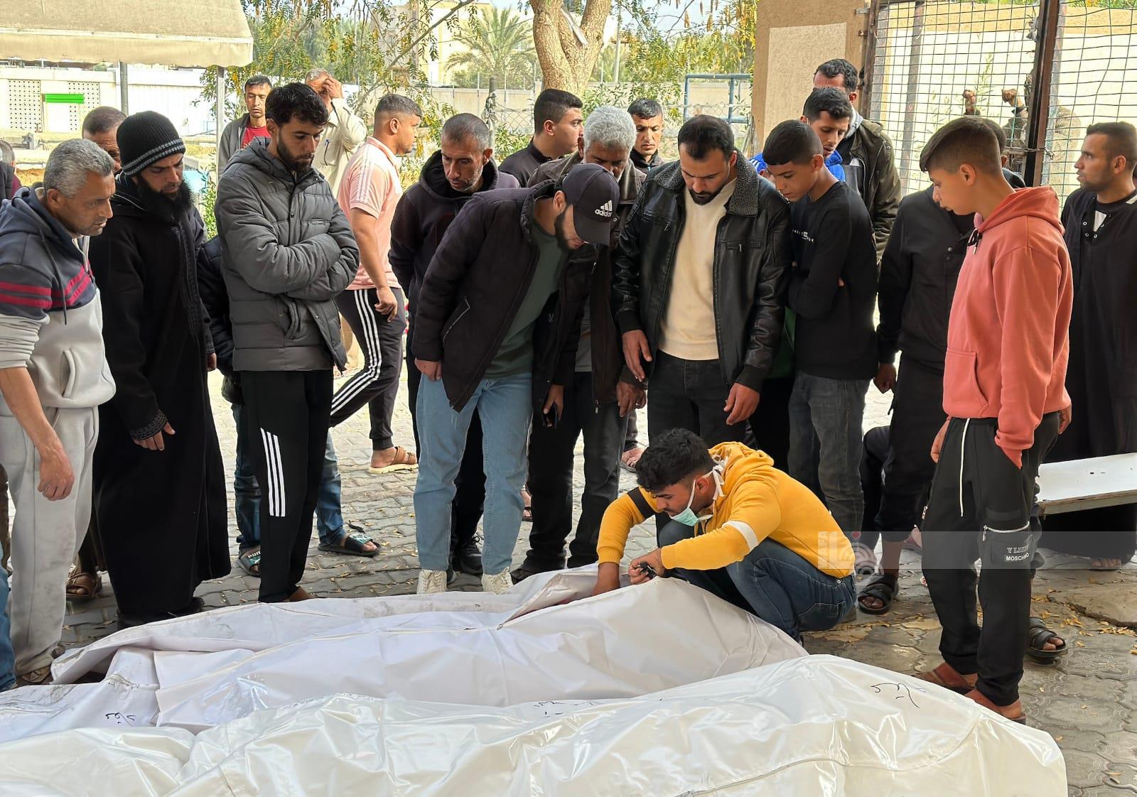Deux martyrs dans un bombardement israélien des quartiers de Bani Suhaila et Shuja'iyya