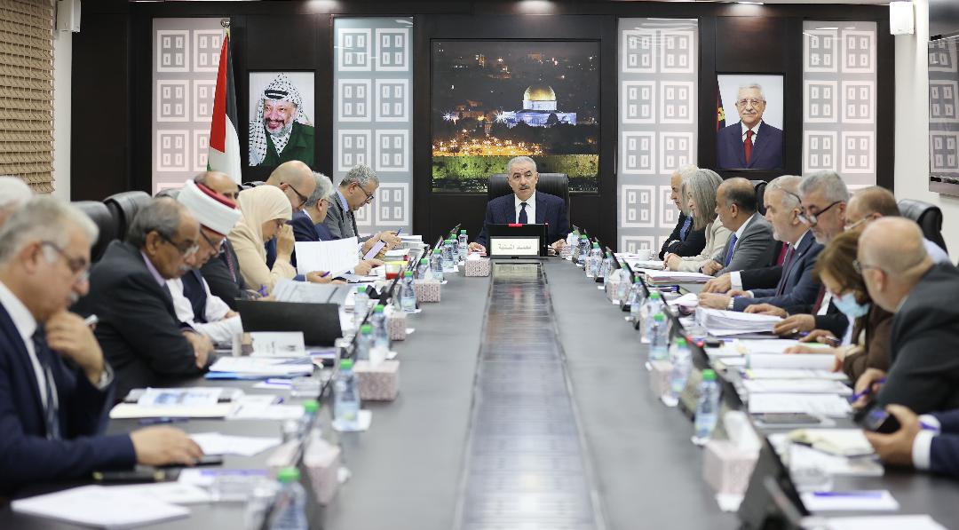 Shtayyeh : "Ni la marche des drapeaux ni les réunions du gouvernement à l'intérieur des tunnels ne donnent à Israël une légitimité à Jérusalem"