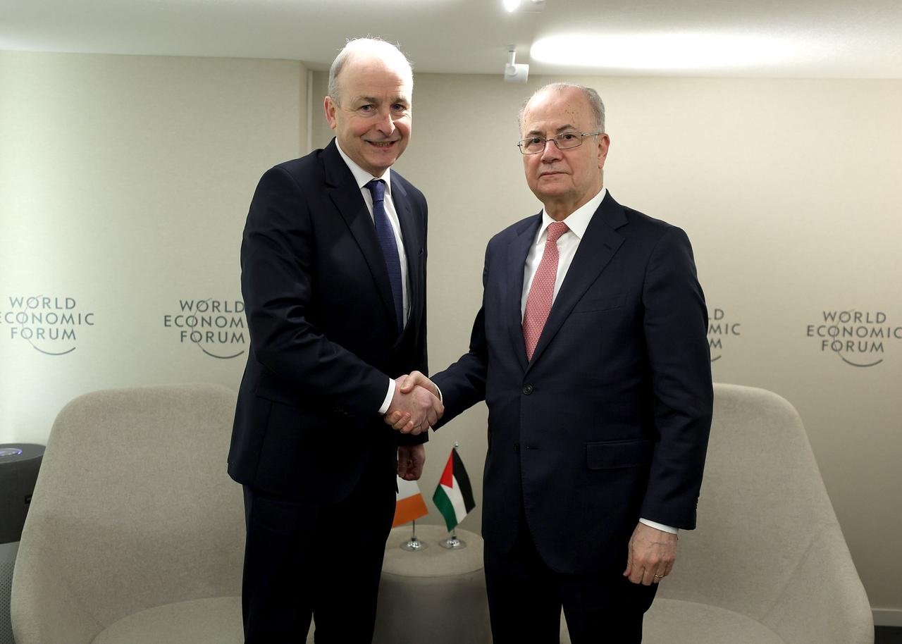 Mustafa discute avec son homologue irlandais des développements en Palestine