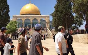  Les extrémistes "Glick" et "Asaf" profanent Al-Aqsa