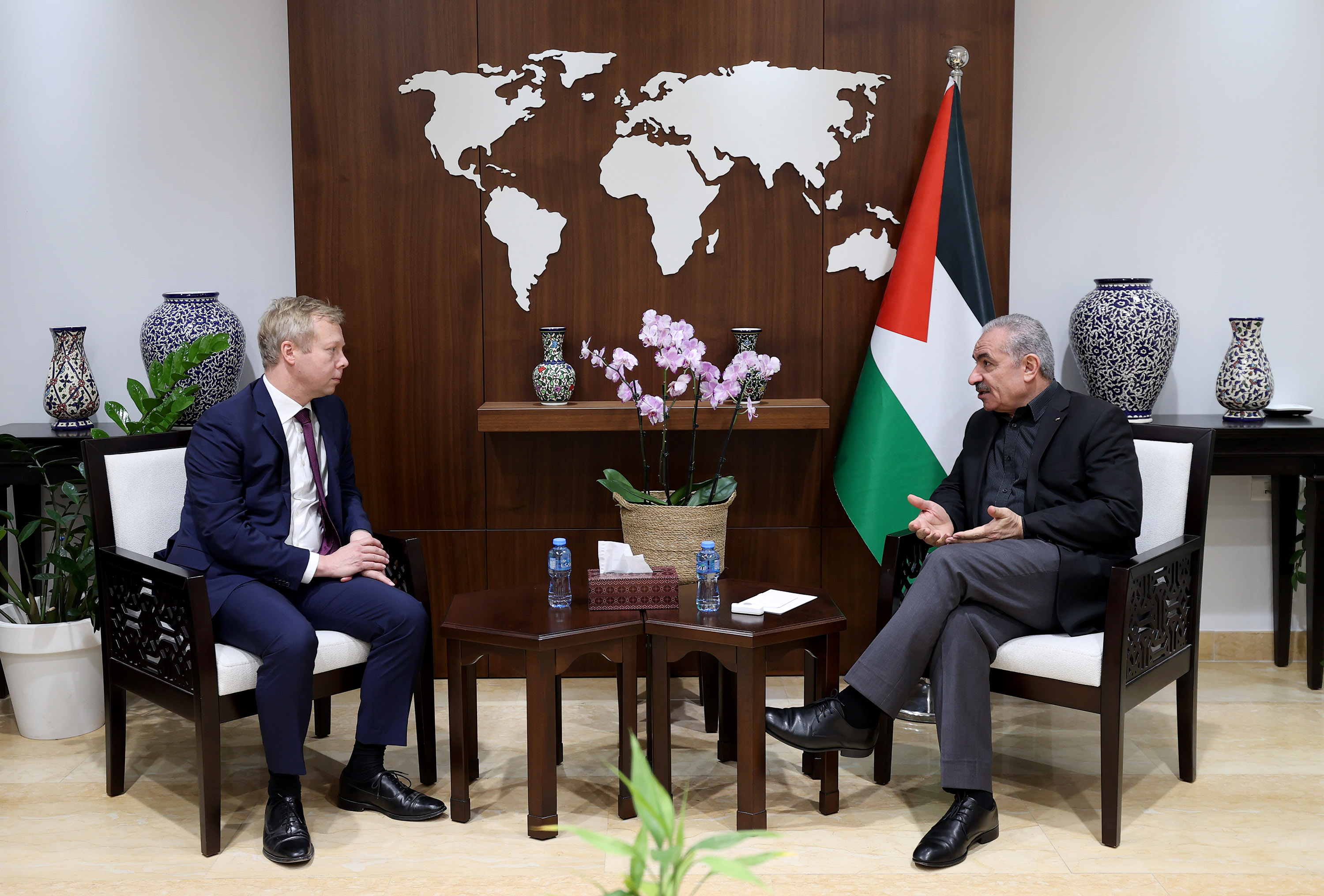 Shtayyeh appelle l’Union Européenne à prendre une action de cessez-le-feu à Gaza  