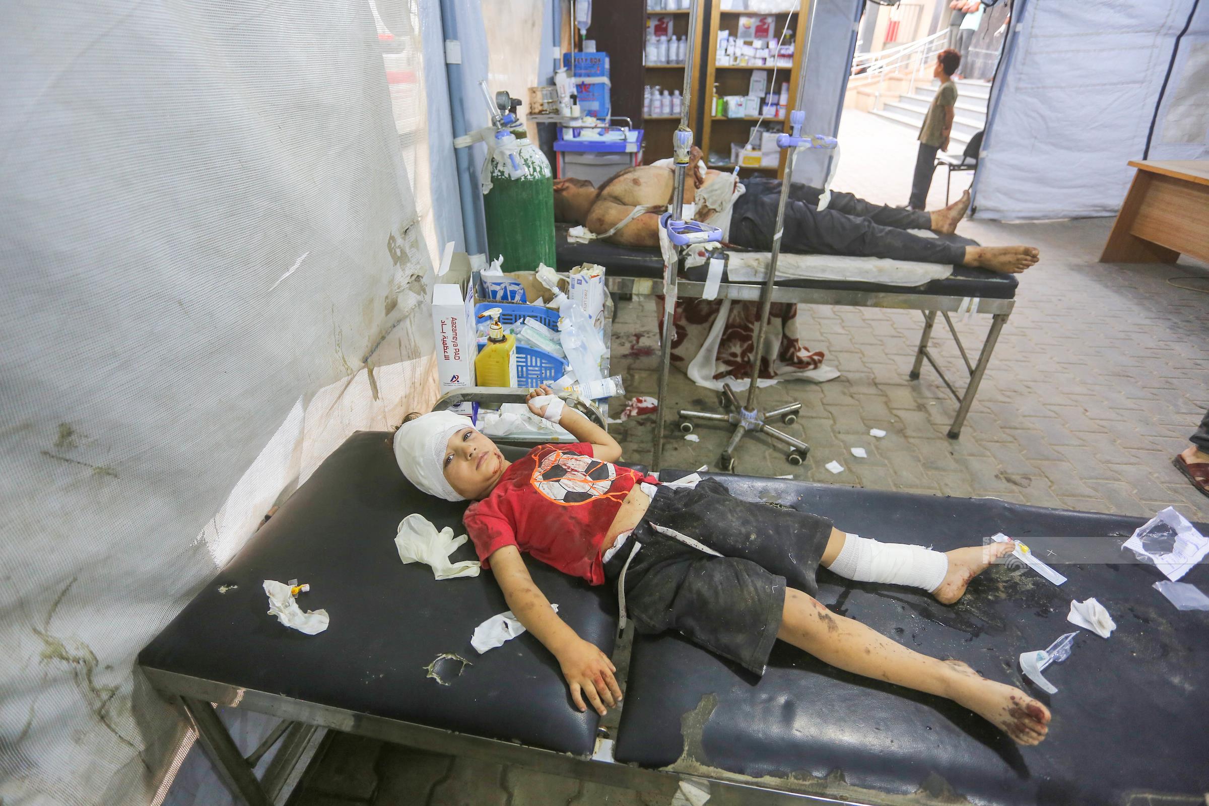 Des martyrs et des blessés suite à l'attaque par l'occupation de deux maisons à Beit Lahiya et au camp de réfugiés de Nussayrat