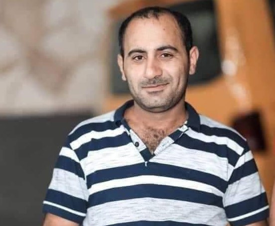 Un martyr après qué l'occupation encercle sa maison, près de Tubas
