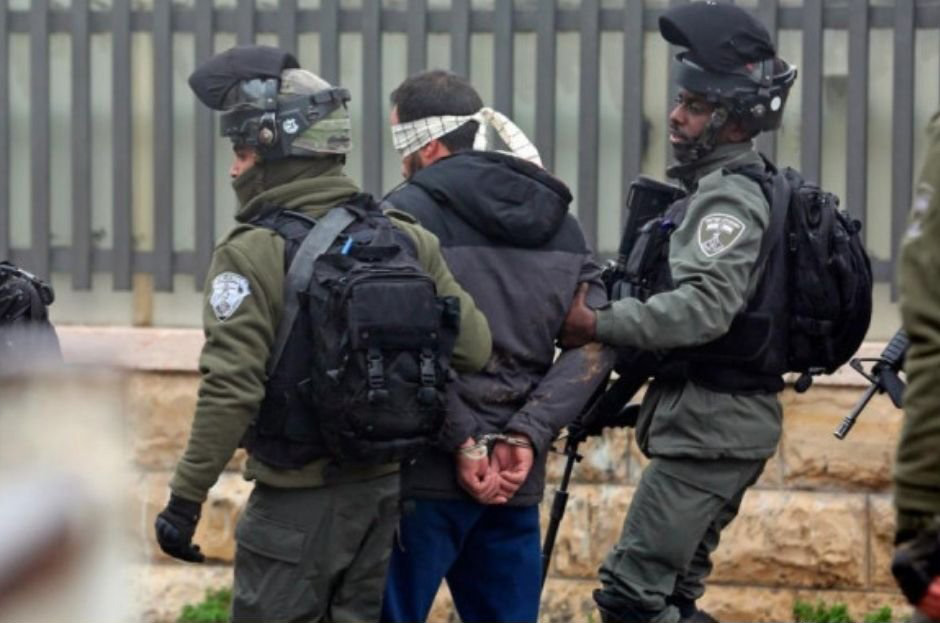 Les forces d’occupation israéliennes arrêtent 4 Palestiniens à Jérusalem occupée