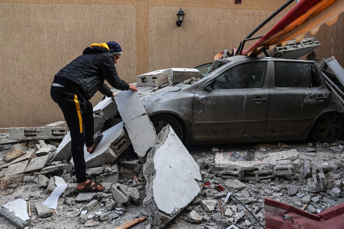 Une martyre et des blessés dans un bombardement contre une maison au centre de la bande de Gaza