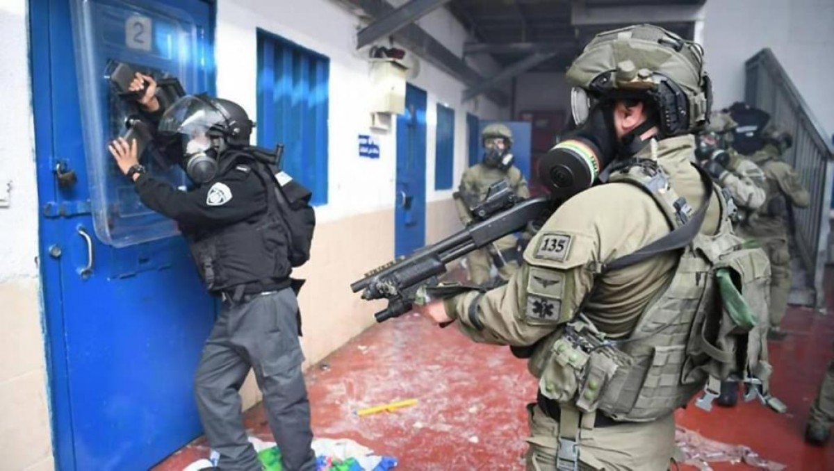 Les forces de répression israéliennes attaquent les prisonniers