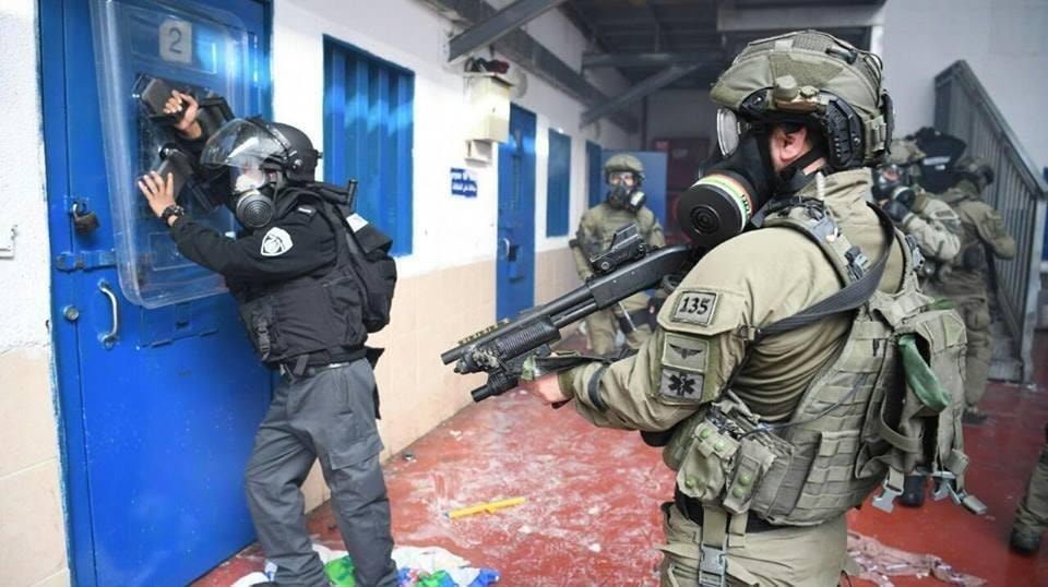 Les prisonniers Palestiniens ciblés par les forces de répression israéliennes