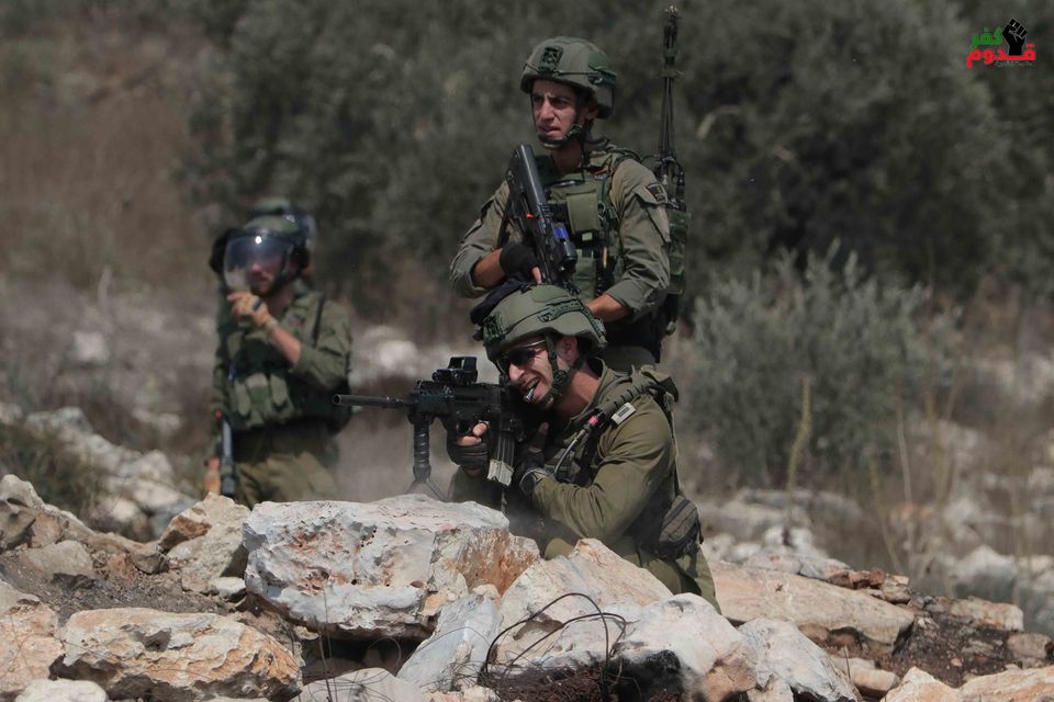 Un journaliste parmi trois citoyens blessés lors de la répression israélienne de la marche de Kafr Qaddoum