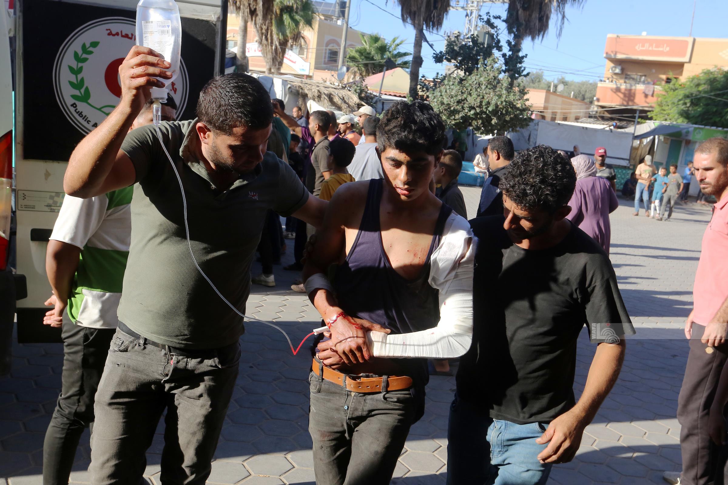 Une frappe aérienne israélienne tue un Palestinien et en blesse deux autres près de Rafah