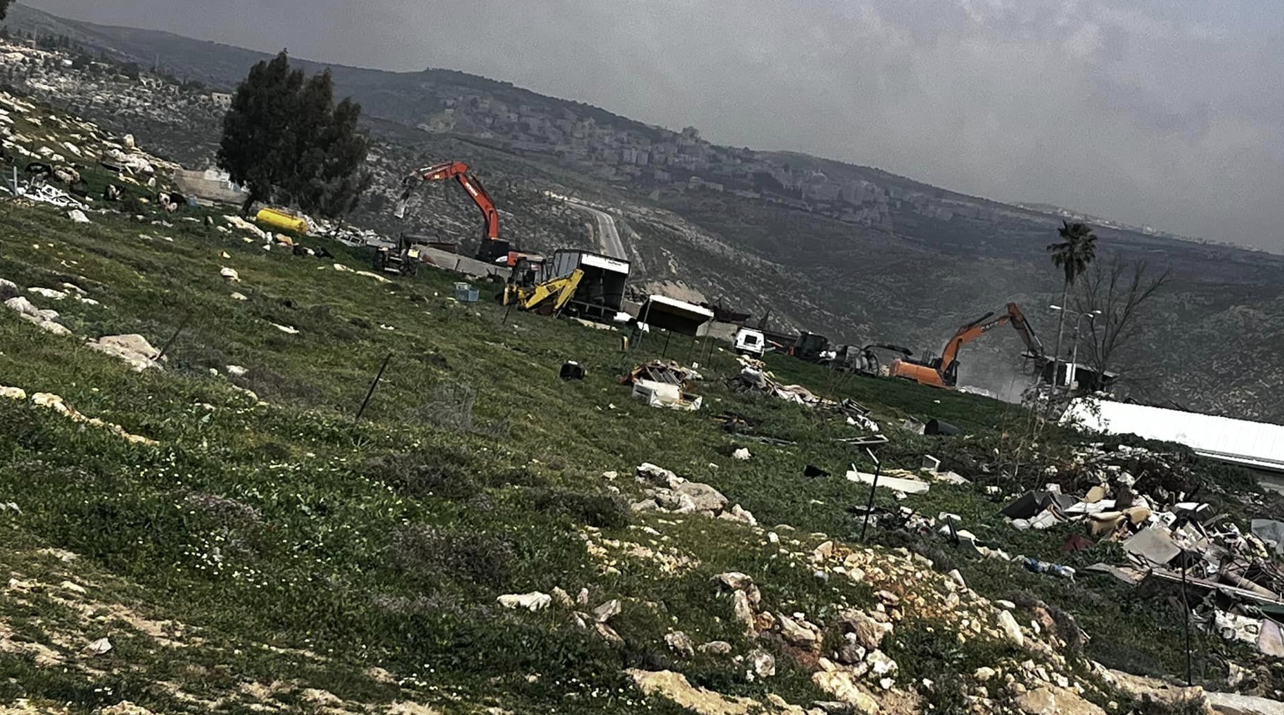 L'occupation démolit la station de transfert de déchets solides de la municipalité d'Al-Ram