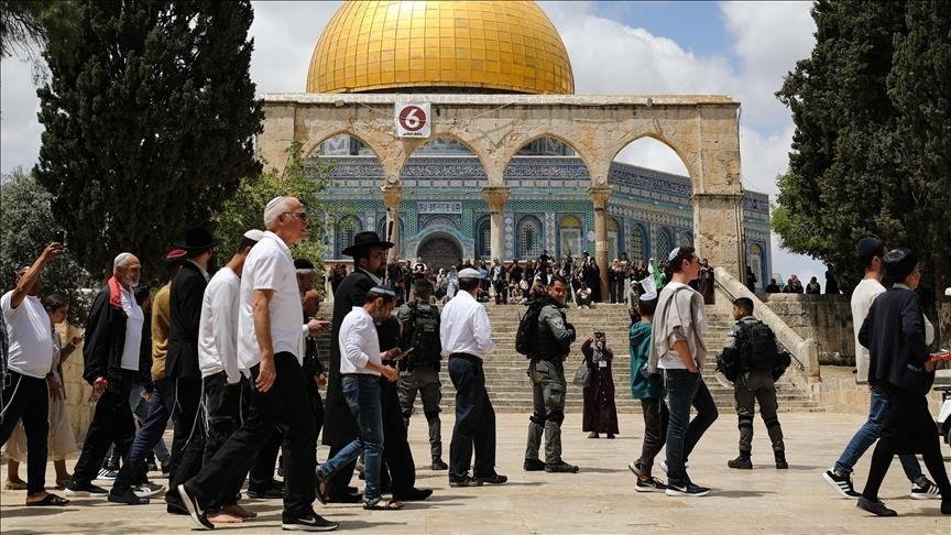 Les colons profanent la Mosquée Al-Aqsa  