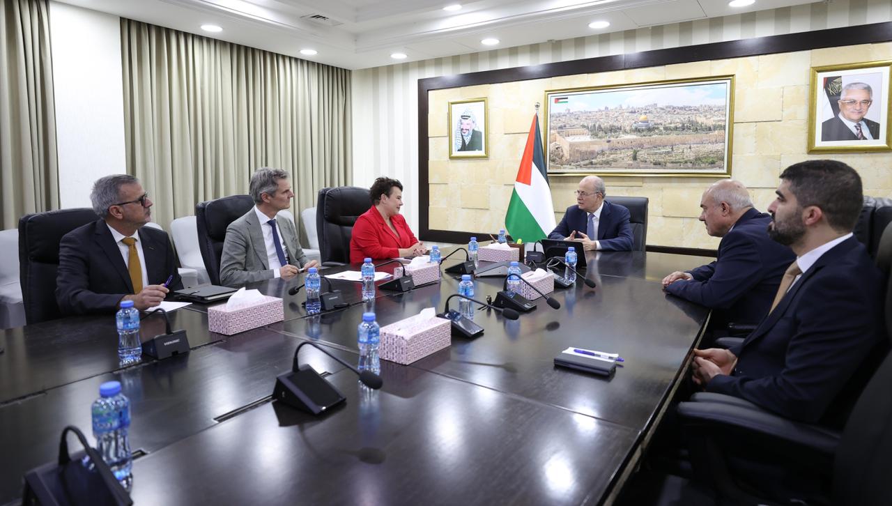 Mustafa discute avec l’Union des municipalités néerlandaises du soutien aux collectivités locales en Cisjordanie et à Gaza