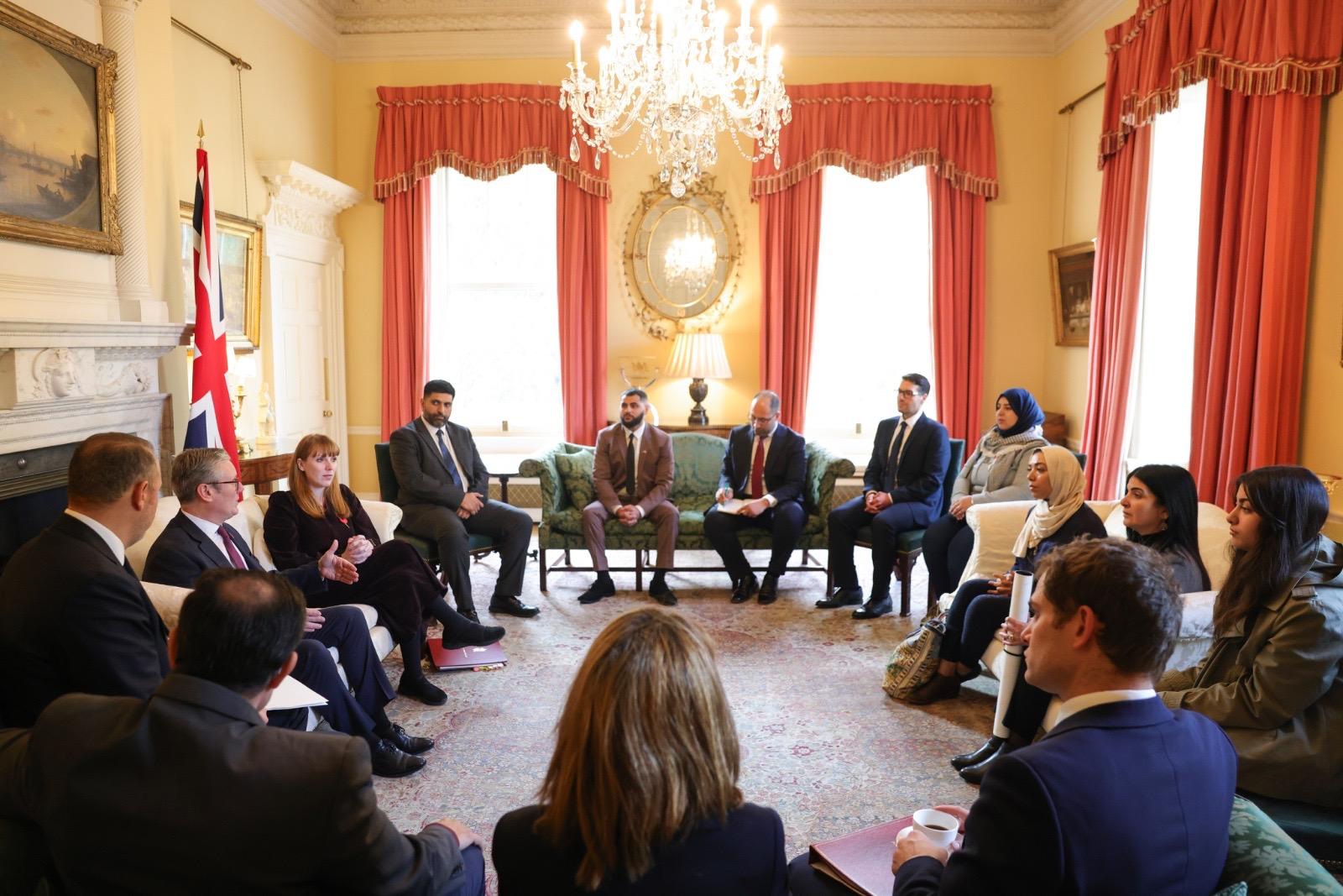 Le Premier ministre britannique rencontre des représentants des familles des victimes à Gaza