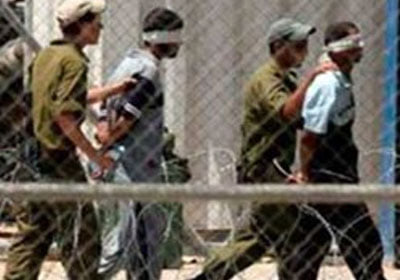 Les forces armées israéliennes arrêtent deux frères à l'est de Ramallah