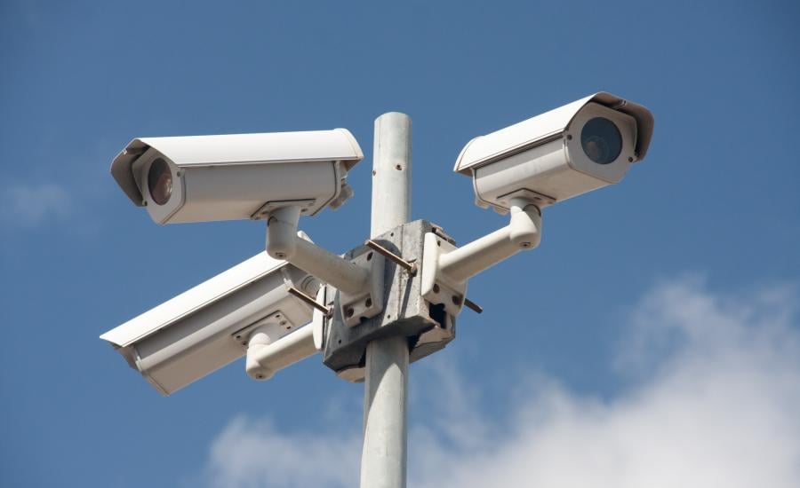 L’occupation israélienne installe des caméras de surveillance au centre d’Hébron