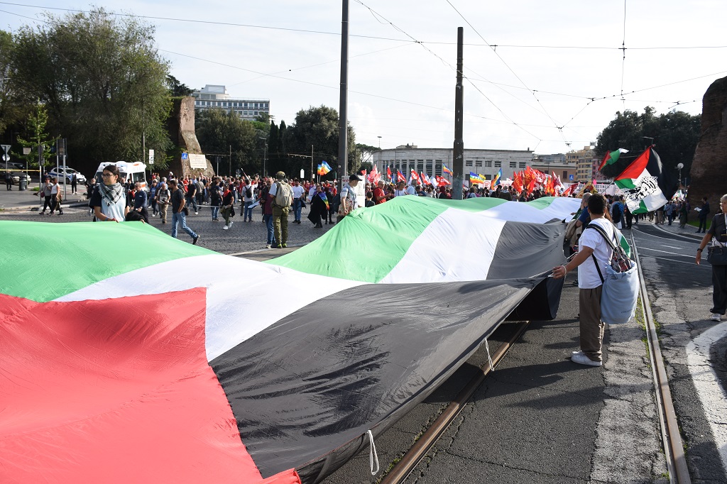 Des villes italiennes manifestent pour mettre fin à la guerre en Palestine et au Liban