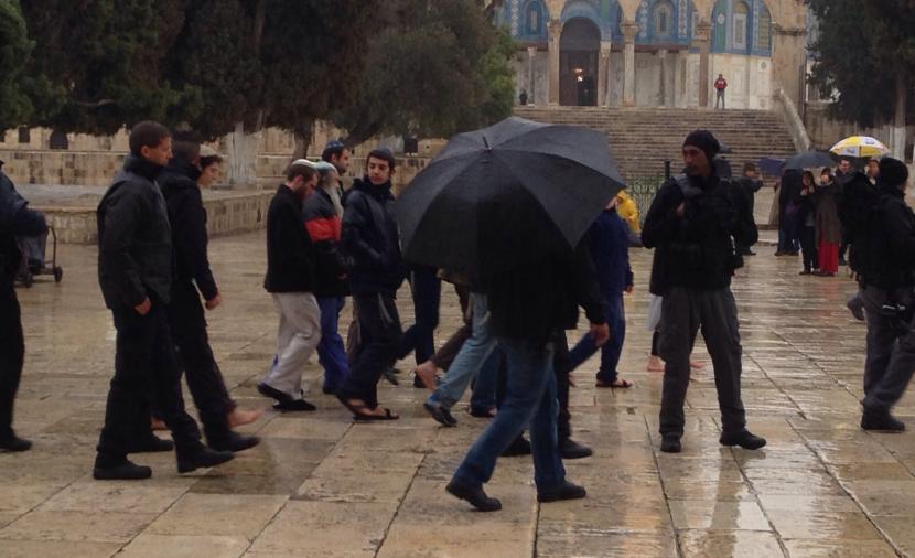 Plus de 100 colons israéliens s’introduisent dans la mosquée d’Al-Aqsa