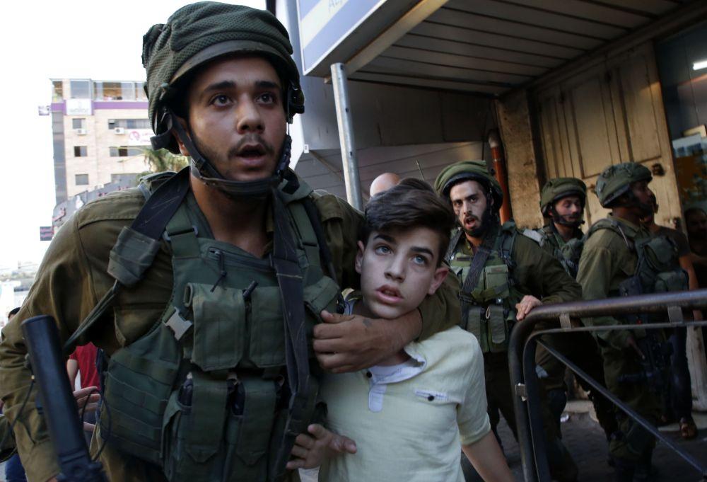 Deux enfants dont un blessé parmi 11 Palestiniens capturés par les forces d'occupation en Cisjordanie