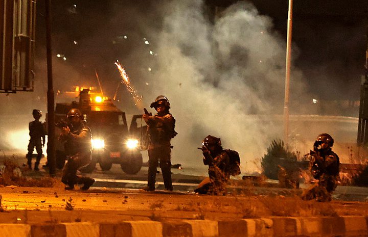 Hébron: un jeune blessé par balles de l’occupation et un autre arrêté 