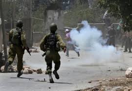 Des Palestiniens suffoqués lors d’affrontements avec l’occupation à Jénine