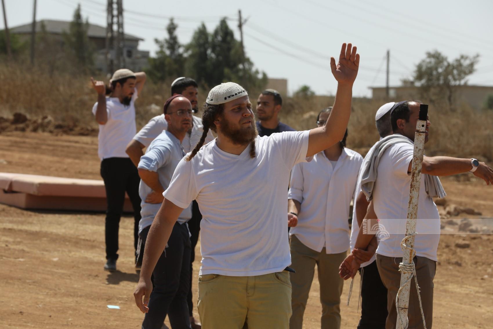 Des colons israéliens menacent les Palestiniens au sujet d'un puits d'eau et agressent un berger à Masafer Yatta