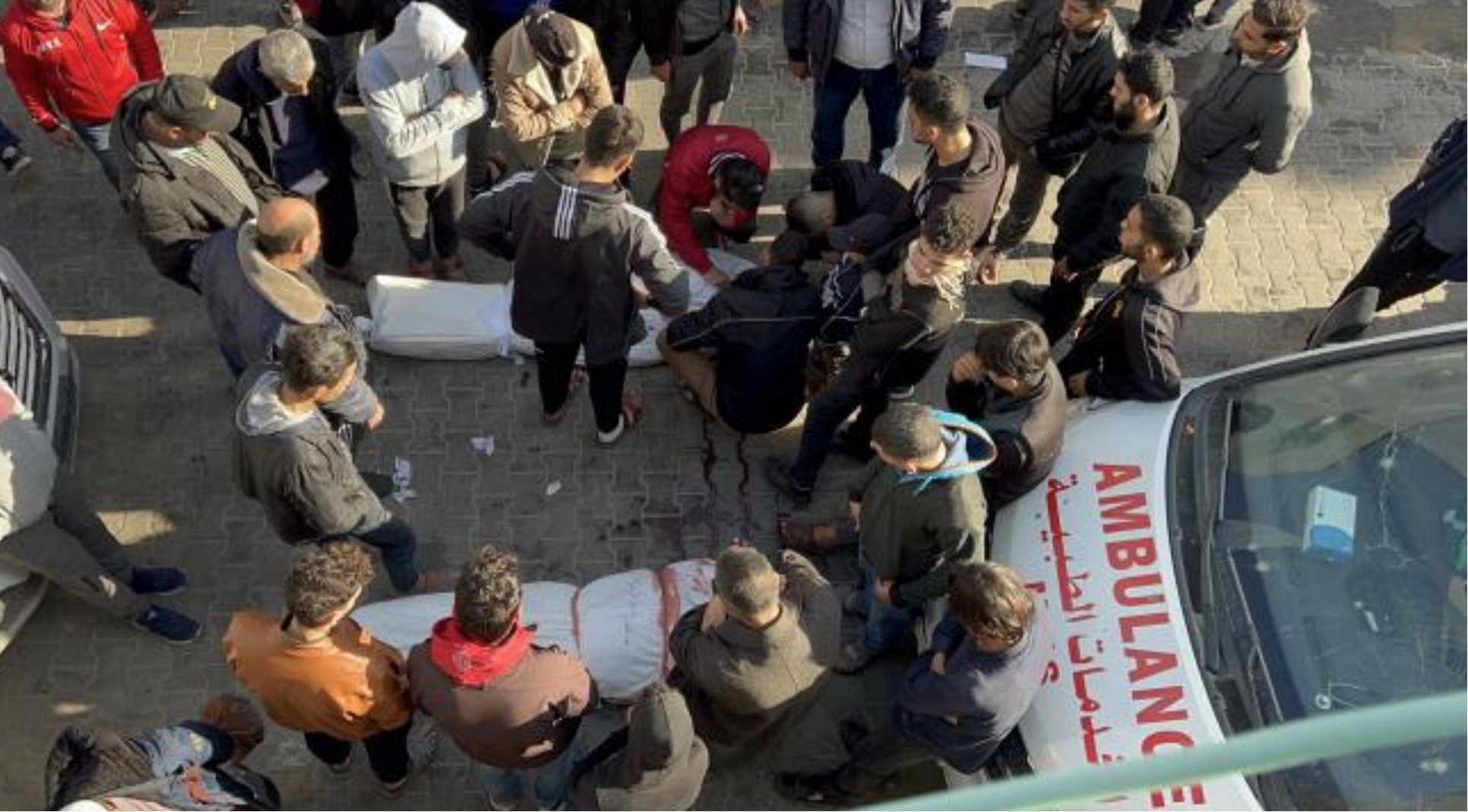  Gaza : l’armée de l’occupation cible le portail du service des urgences de l'hôpital Kamal Adwan 