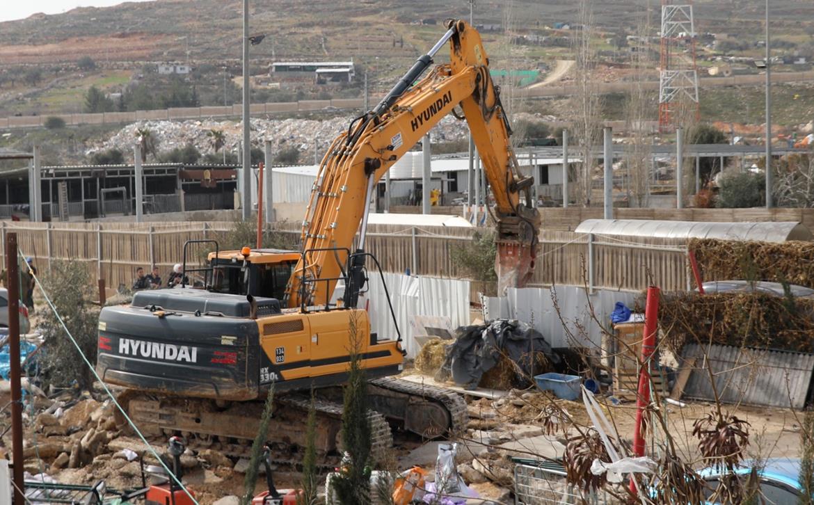 Les bulldozers d’occupation démolissent une maison palestinienne à Salfit