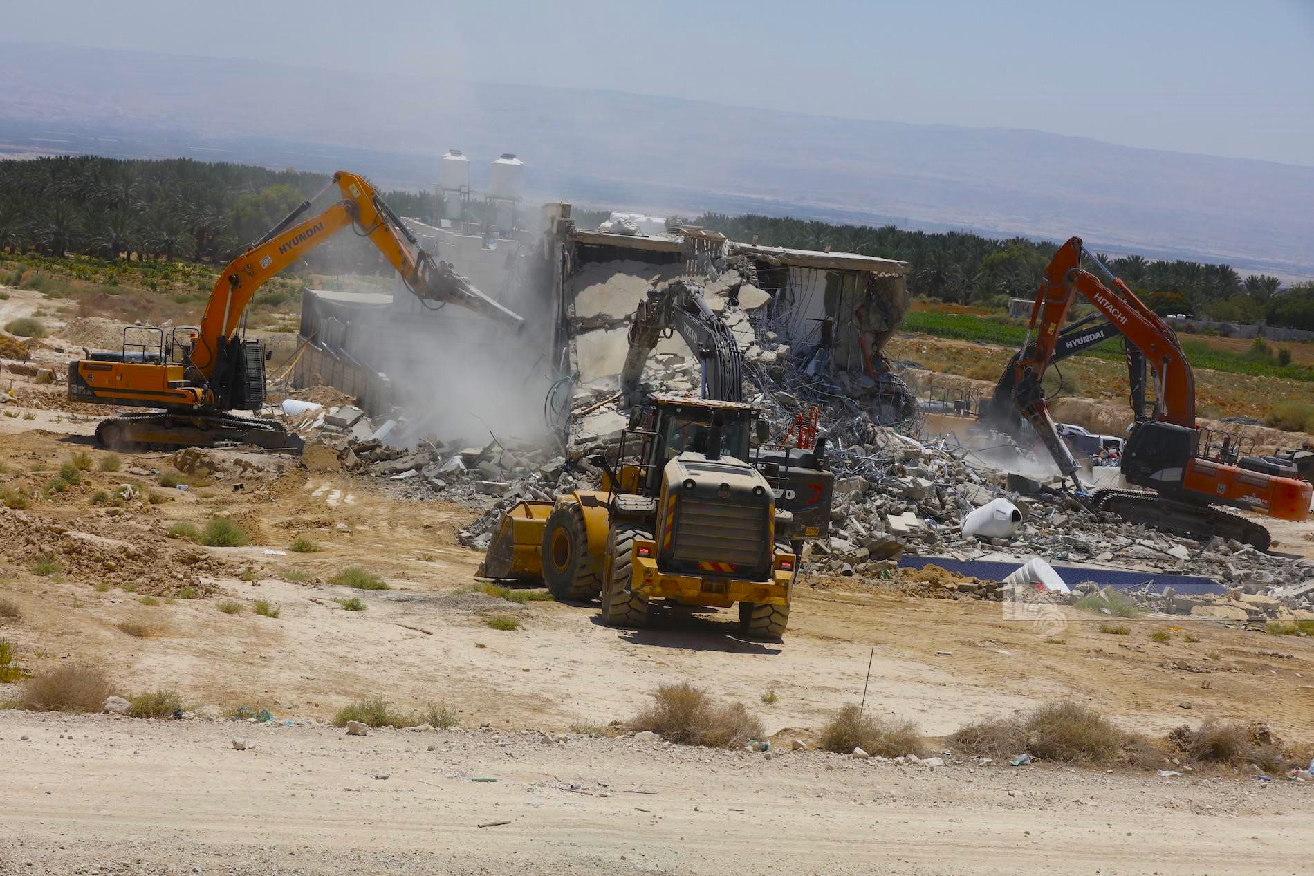 Les bulldozers israéliens démolissent une maison et une grange à Jéricho