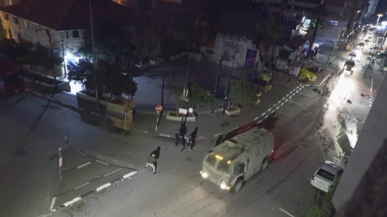 L’armée israélienne blesse deux Palestiniens lors d’une invasion à Ramallah