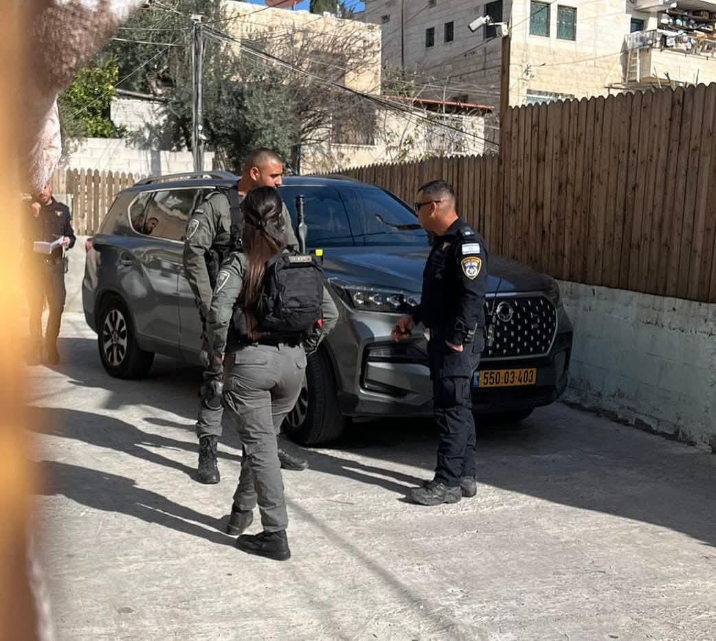 La police israélienne attaque les domiciles des prisonniers de Jérusalem qui doivent être libérés 