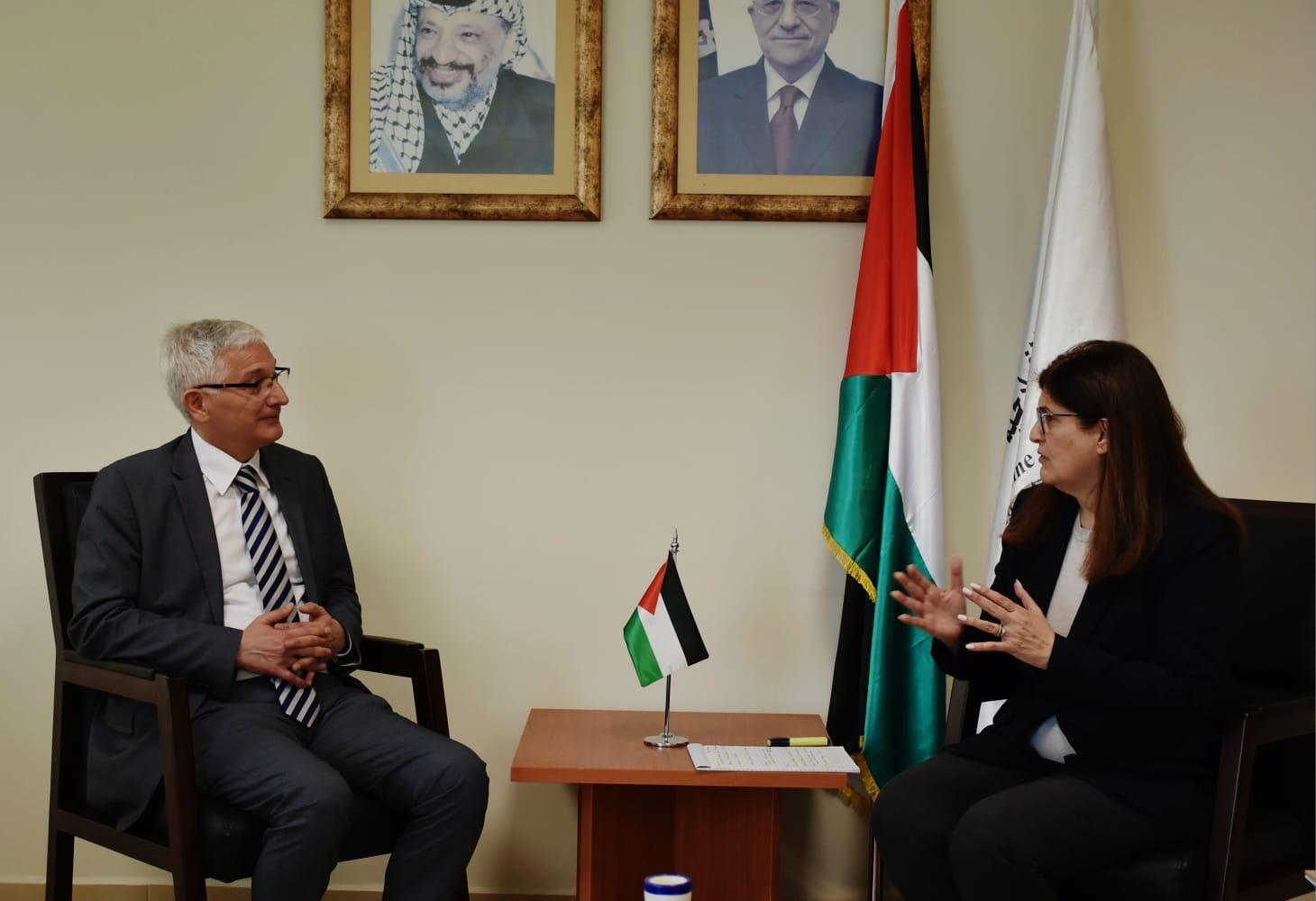 La ministre Shahin discute avec l’ambassadeur turc du renforcement des relations bilatérales